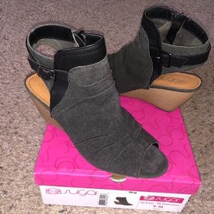 Distressed “Jean” Wedges